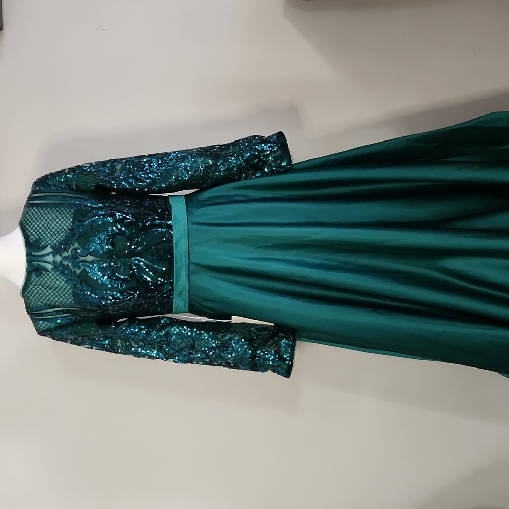 Nwt Emerald Green Sequin & Satin Full Length Gown